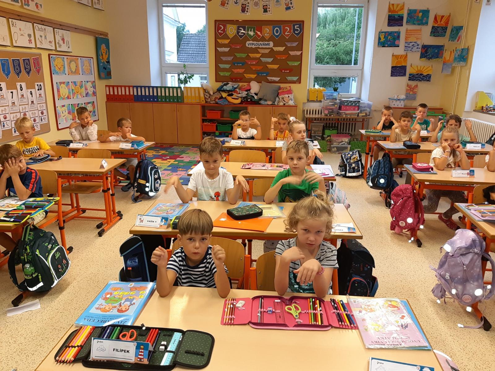 JSOU Z NÁS ŠKOLÁCI!