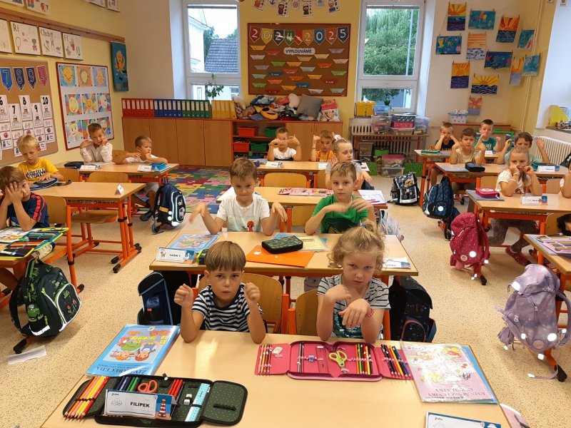 JSOU Z NÁS ŠKOLÁCI!