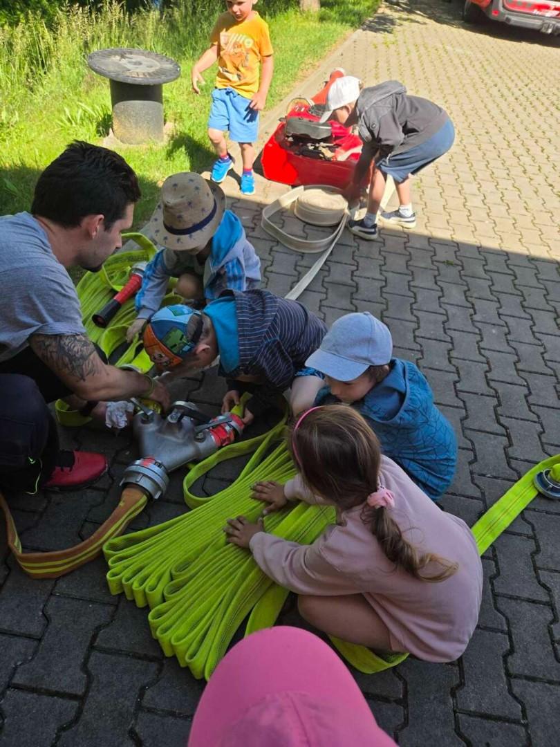 Návštěva u hasičů